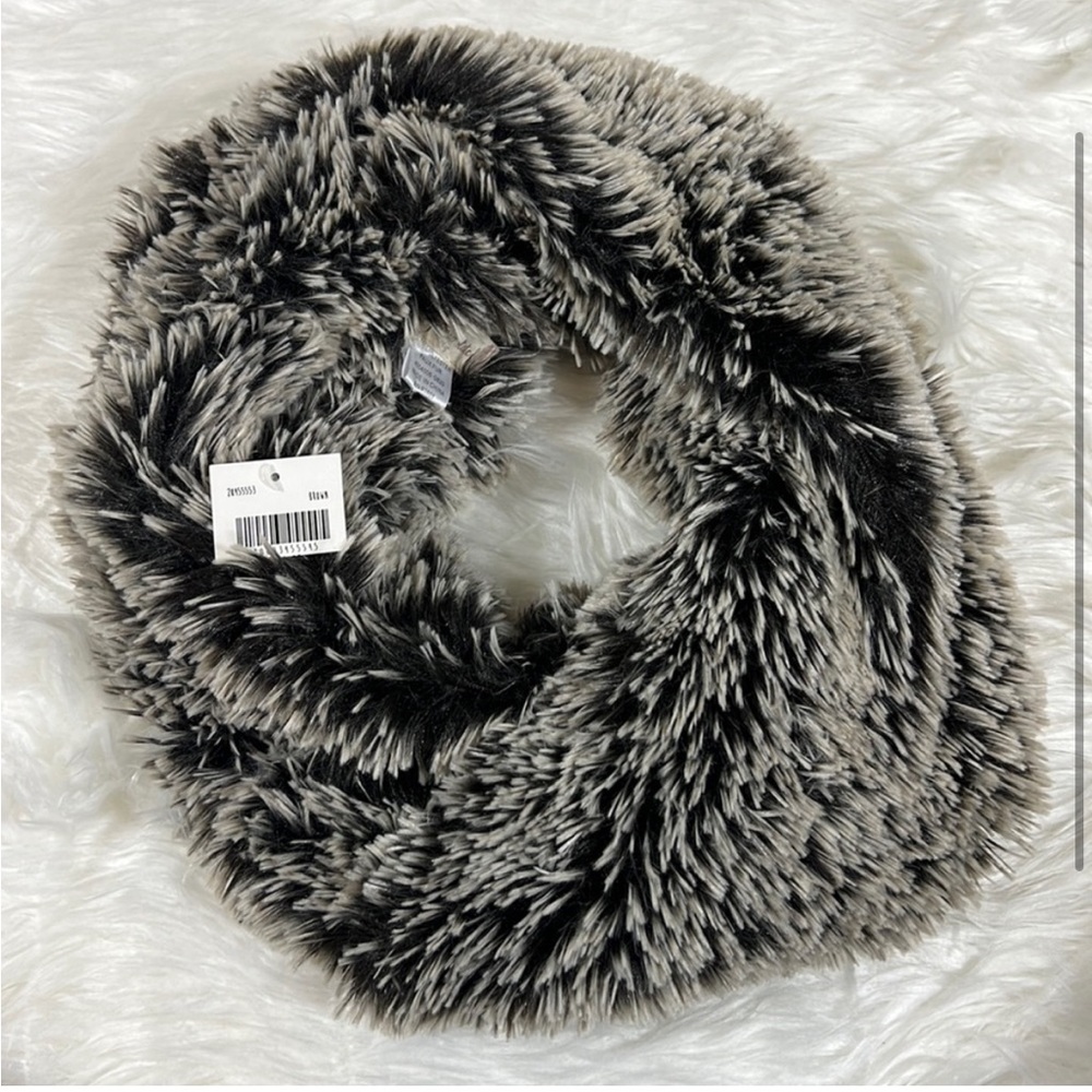 Altard State Faux Fur Scarf NWT